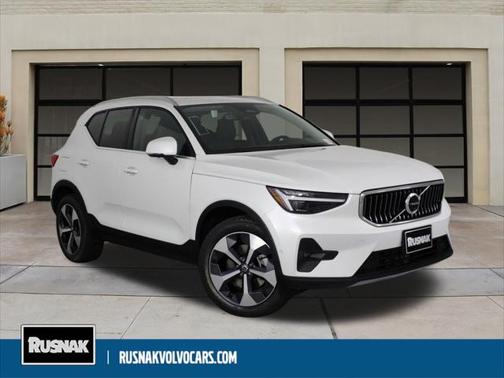 2025 Volvo XC40 B5 Plus Bright Theme