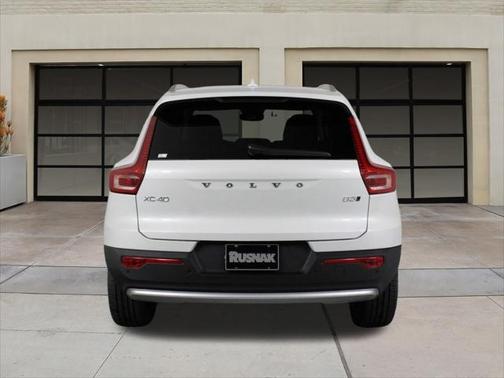 2025 Volvo XC40 B5 Plus Bright Theme