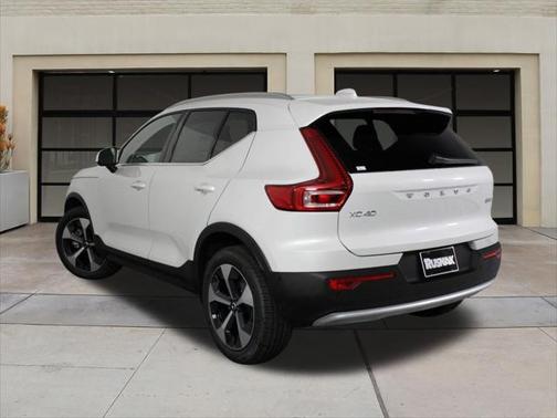 2025 Volvo XC40 B5 Plus Bright Theme