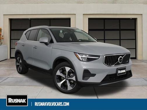 2025 Volvo XC40 B5 Core Bright Theme