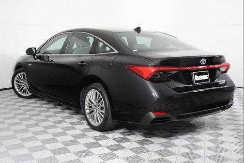 Midnight Black Metallic 2019 Toyota Avalon Hybrid Limited
