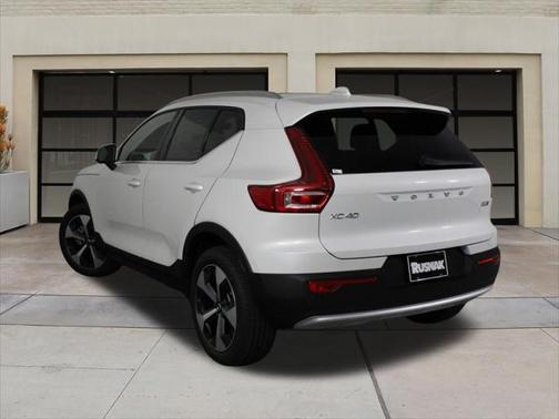 2025 Volvo XC40 B5 Plus Bright Theme