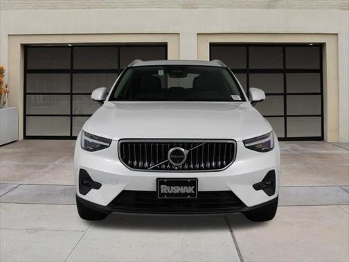 2025 Volvo XC40 B5 Plus Bright Theme