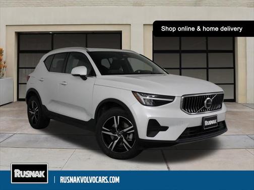 2025 Volvo XC40 B5 Core Bright Theme