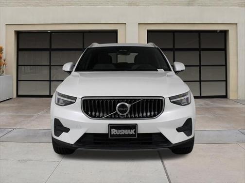 2025 Volvo XC40 B5 Core Bright Theme