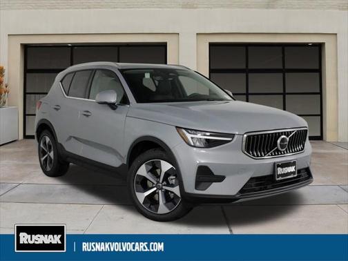 2025 Volvo XC40 B5 Core Bright Theme