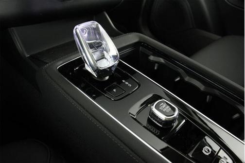 2025 Volvo XC90 Plug-In Hybrid T8 Plus 7-Seater