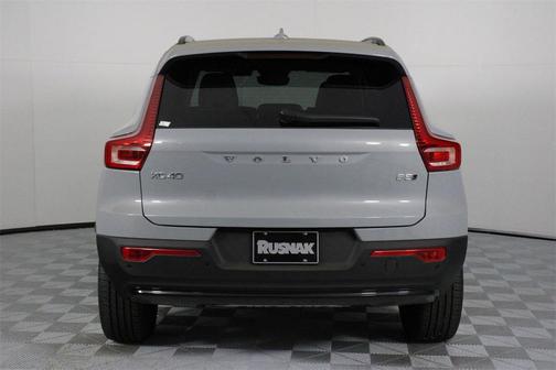 2026 Volvo XC40 B5 Plus