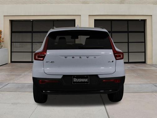 2026 Volvo XC40 B5 Plus