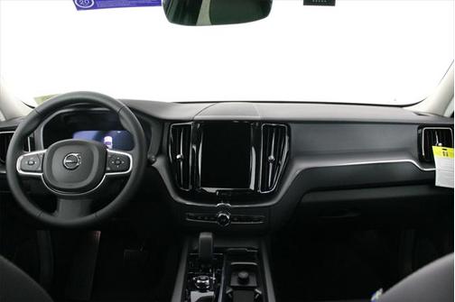 2025 Volvo XC60 B5 Core