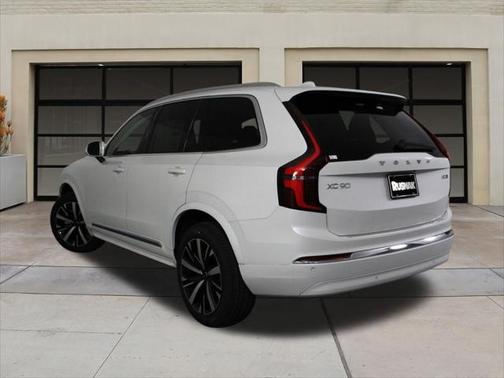 2025 Volvo XC90 B5 Core