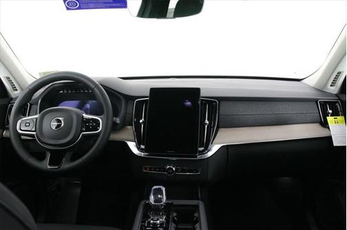 2025 Volvo XC90 B5 Core
