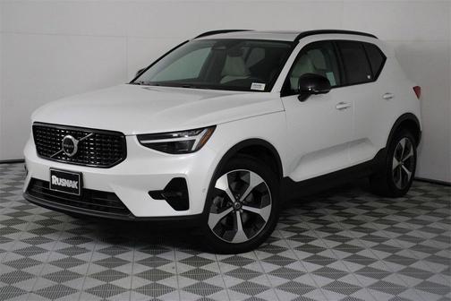 2026 Volvo XC40 Plus, B5 AWD Gas (mild hybrid), Dark