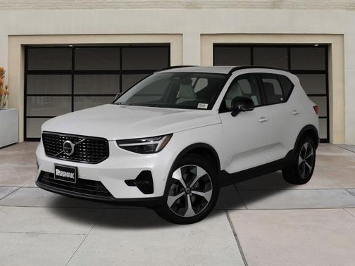 2026 Volvo XC40 Plus, B5 AWD Gas (mild hybrid), Dark