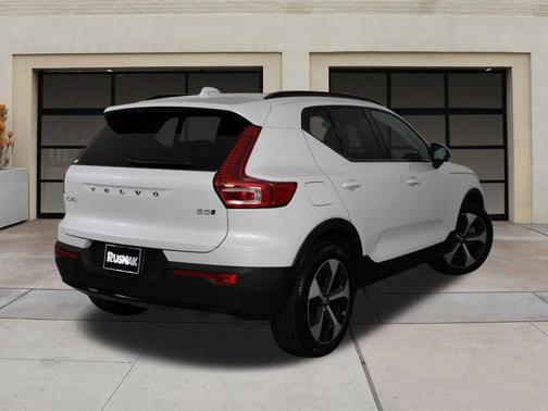2026 Volvo XC40 Plus, B5 AWD Gas (mild hybrid), Dark