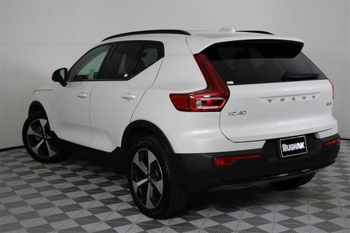 2026 Volvo XC40 Plus, B5 AWD Gas (mild hybrid), Dark