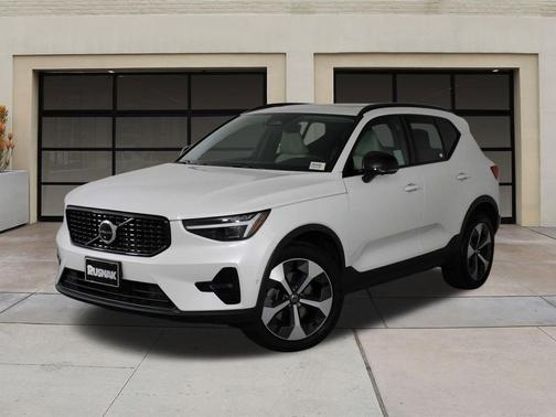 2026 Volvo XC40 Plus, B5 AWD Gas (mild hybrid), Dark