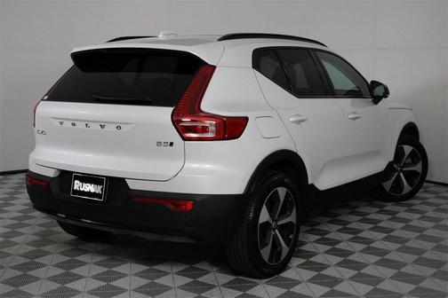 2026 Volvo XC40 Plus, B5 AWD Gas (mild hybrid), Dark