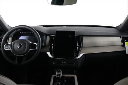 2025 Volvo XC90 Plug-In Hybrid T8 Core 7-Seater