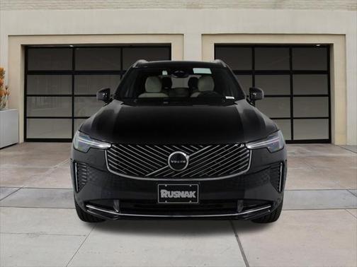 2025 Volvo XC90 B5 Core