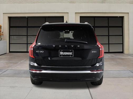 2025 Volvo XC90 B5 Core