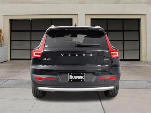 2025 Volvo XC40 B5 Core Bright Theme