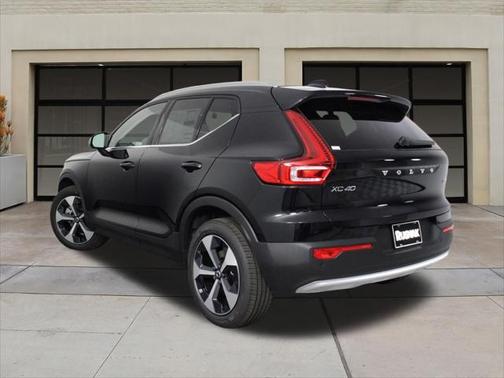 2025 Volvo XC40 B5 Core Bright Theme