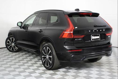 2023 Volvo XC60 B5 Ultimate Dark Theme