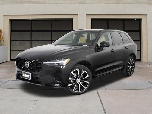 2023 Volvo XC60 B5 Ultimate Dark Theme
