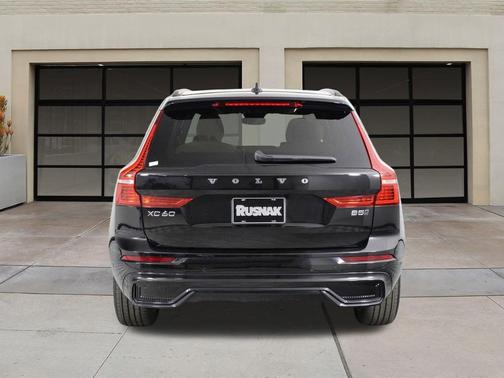 2023 Volvo XC60 B5 Ultimate Dark Theme