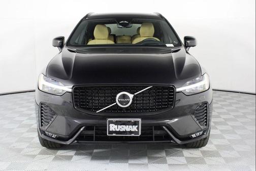 2023 Volvo XC60 B5 Ultimate Dark Theme