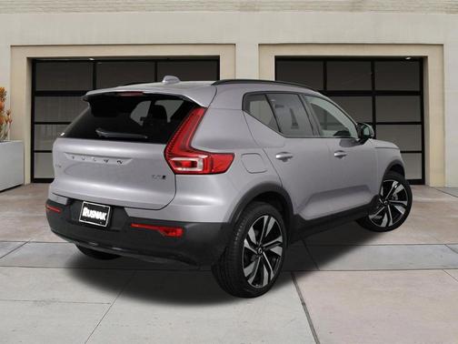Aurora Silver 2026 Volvo XC40 Ultra, B5 AWD Gas (mild hybrid), Dark