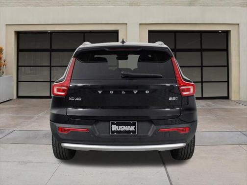 2025 Volvo XC40 B5 Core Bright Theme