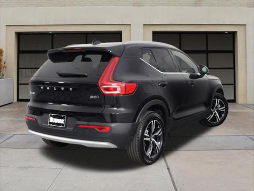 2025 Volvo XC40 B5 Core Bright Theme
