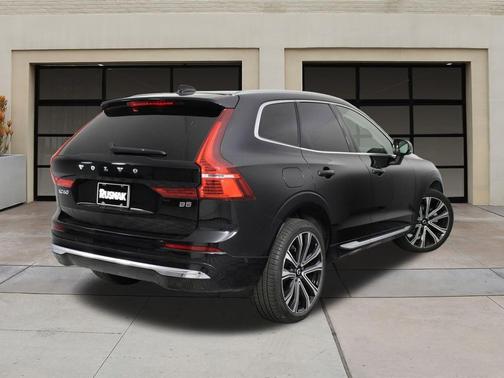 2023 Volvo XC60 B5 Ultimate Bright Theme