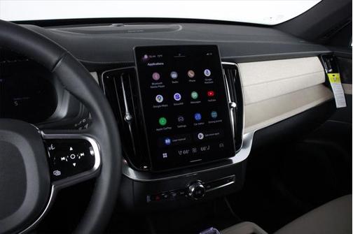 2025 Volvo XC90 Plug-In Hybrid T8 Plus 7-Seater
