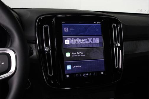 2025 Volvo XC40 B5 Ultra Bright Theme