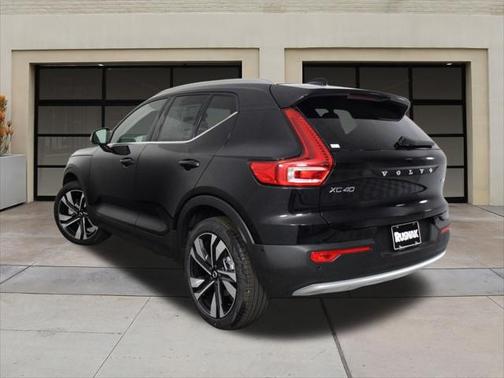 2025 Volvo XC40 B5 Ultra Bright Theme