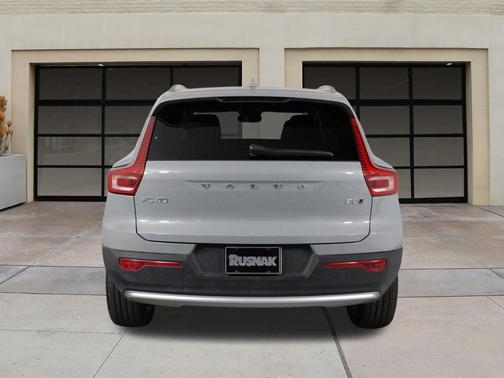 2025 Volvo XC40 B5 Plus Bright Theme