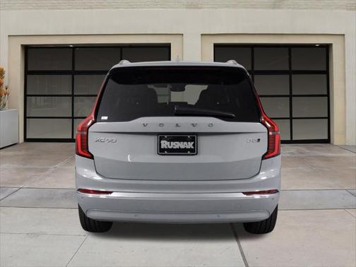 2025 Volvo XC90 B5 Core