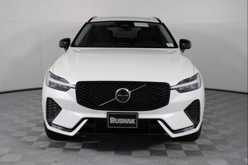 Crystal White Metallic 2026 Volvo XC60 B5 Plus