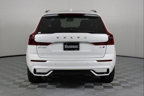 Crystal White Metallic 2026 Volvo XC60 B5 Plus