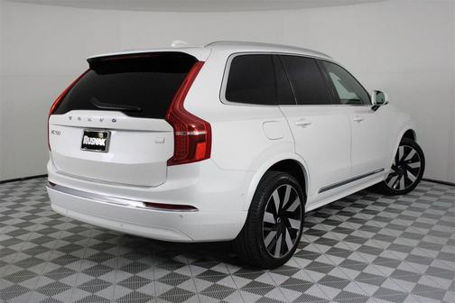2023 Volvo XC90 Recharge Plug-In Hybrid T8 Ultimate Bright Theme 7-Seater
