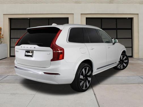 2023 Volvo XC90 Recharge Plug-In Hybrid T8 Ultimate Bright Theme 7-Seater