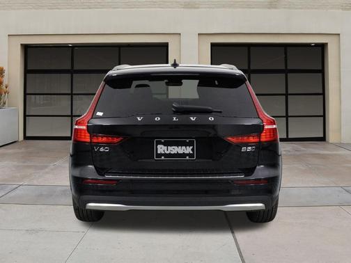 2026 Volvo V60 Cross Country B5 Plus