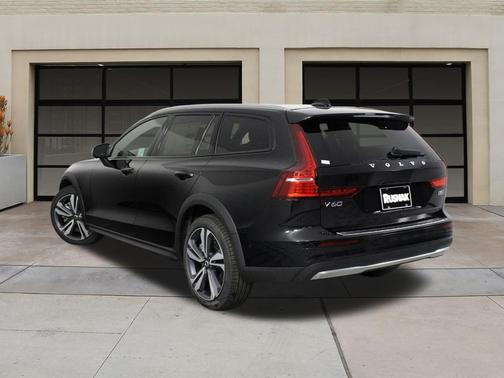 2026 Volvo V60 Cross Country B5 Plus