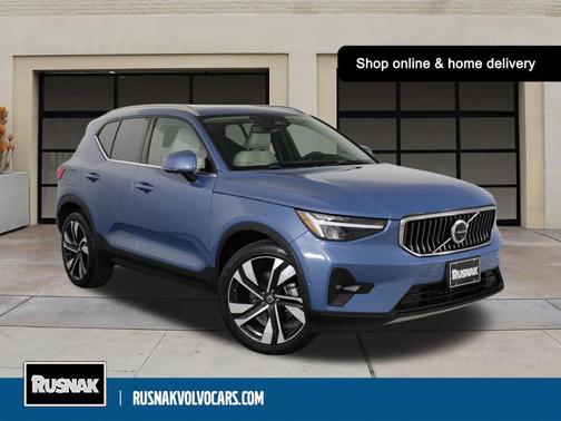 2023 Volvo XC40 B5 Ultimate Bright Theme