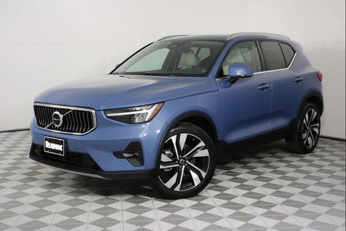 2023 Volvo XC40 B5 Ultimate Bright Theme