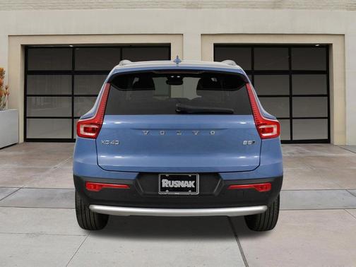 2023 Volvo XC40 B5 Ultimate Bright Theme