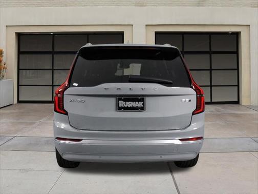2025 Volvo XC90 B5 Plus 6-Seater